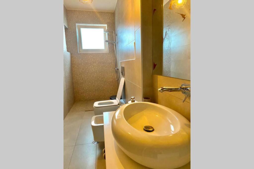 Cozy Lake Front Flat Bequeme Wohnung An Der See Pogradec Buitenkant foto